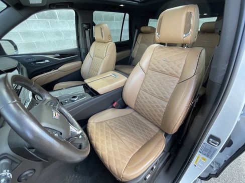 Used 2022 Cadillac Escalade Premium Luxury AWD/4WD image 19