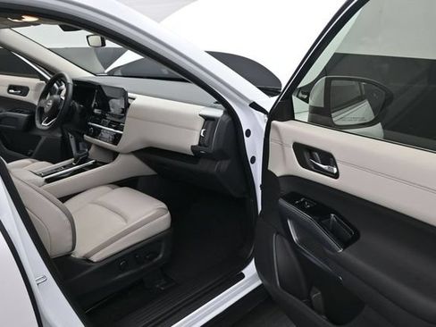 Used 2025 Nissan Pathfinder SL FWD image 63