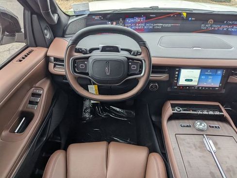 New 2026 Lincoln Navigator Reserve AWD/4WD image 16