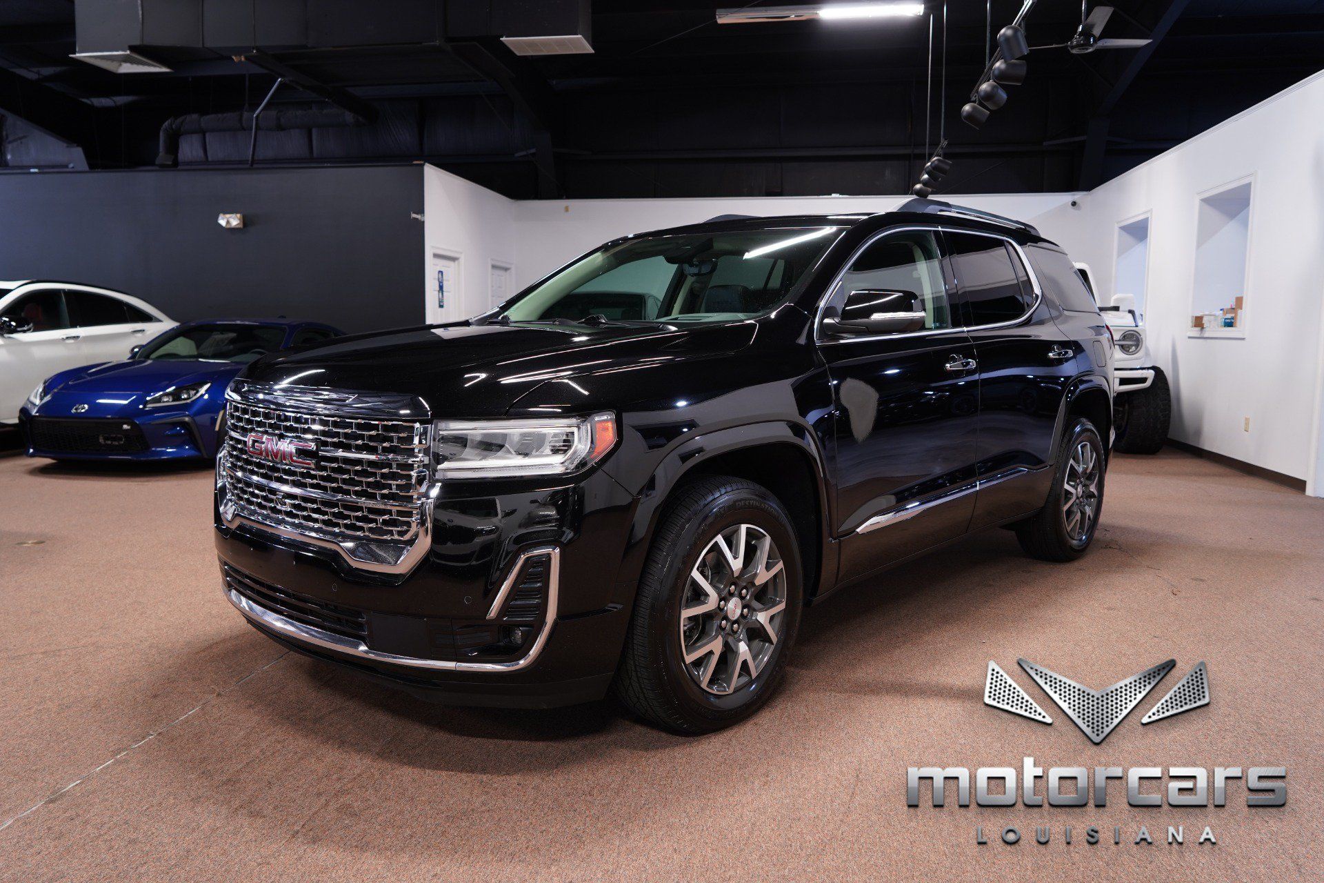 Used 2021 GMC Acadia Denali w/ Denali Technology Package FWD image 3