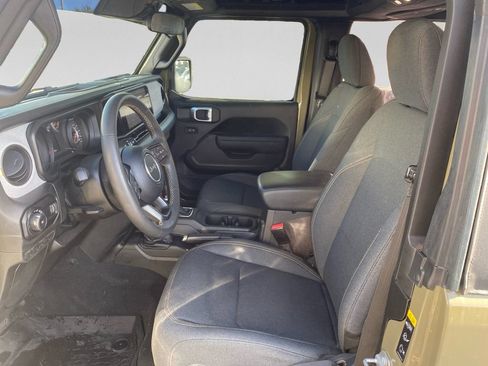 Used 2025 Jeep Wrangler Sport AWD/4WD image 19
