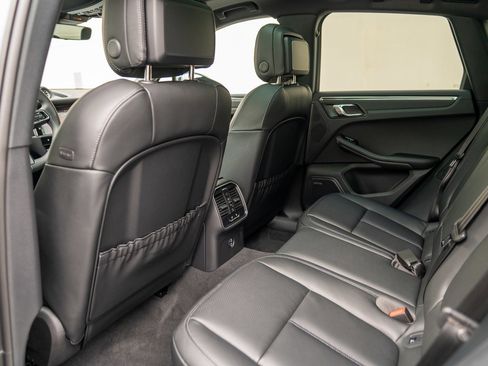 Certified 2026 Porsche Macan AWD/4WD image 21