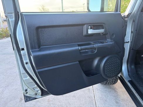 Used 2012 Toyota FJ Cruiser 4WD w/ Convenience Pkg image 14