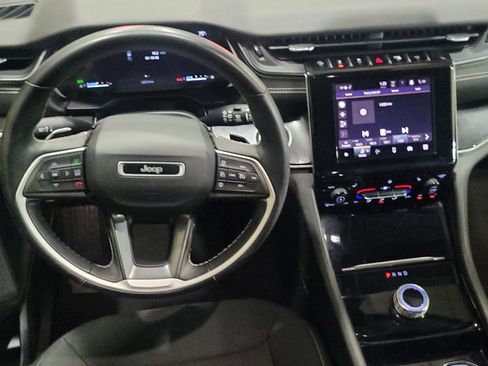 Used 2022 Jeep Grand Cherokee L Laredo w/ Luxury Tech Group I AWD/4WD image 22