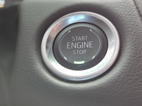 Used 2024 GMC Yukon XL SLT w/ SLT Luxury Package AWD/4WD image 8