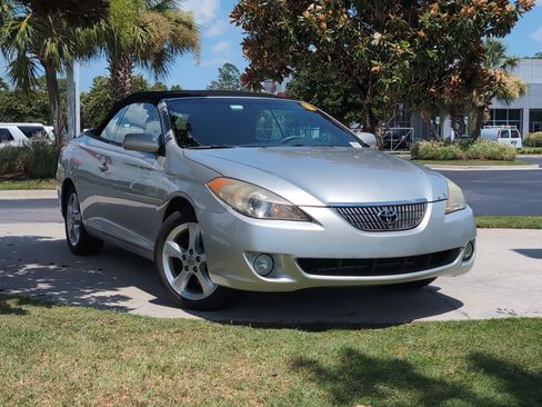 Used 2004 Toyota Solara SE FWD image 2