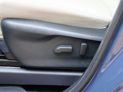 Used 2024 Subaru Ascent Premium w/ Convenience Package image 26