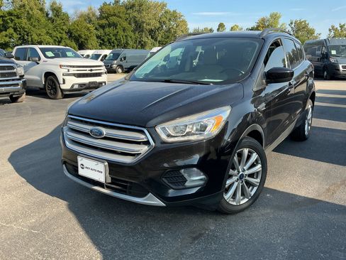 Used 2019 Ford Escape SEL FWD image 2