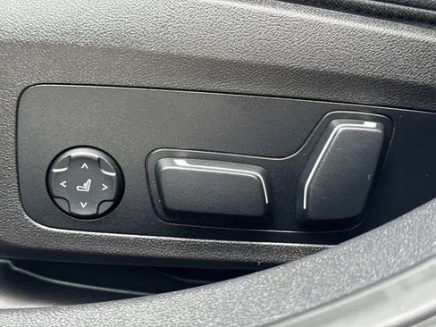Used 2025 BMW 330i xDrive Sedan AWD/4WD image 32