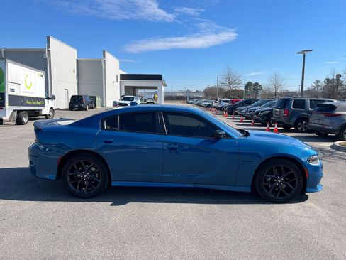 Used 2022 Dodge Charger R/T w/ Blacktop Package image 9