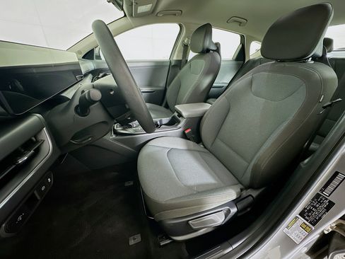 Used 2025 Kia K4 LXS image 13