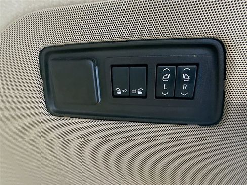 Used 2024 Cadillac Escalade ESV Premium Luxury image 37