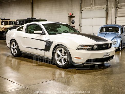 Used 2010 Ford Mustang GT RWD image 12
