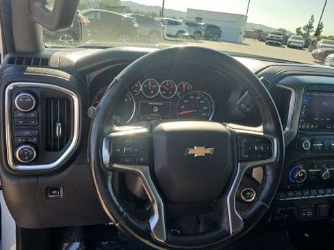 Used 2021 Chevrolet Silverado 1500 LT AWD/4WD image 11