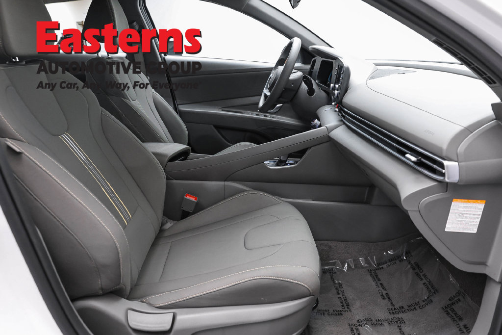 Used 2026 Hyundai Elantra Hybrid FWD image 25