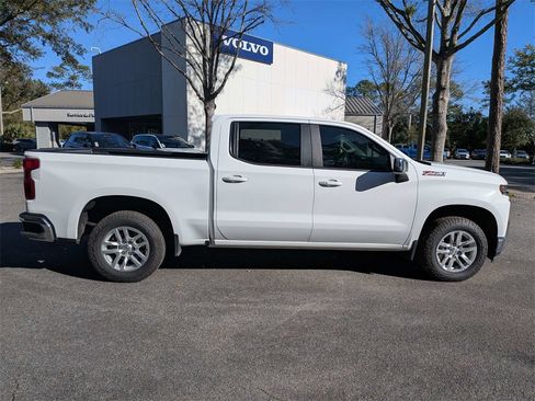 Used 2021 Chevrolet Silverado 1500 LT w/ Z71 Off-Road Package image 3