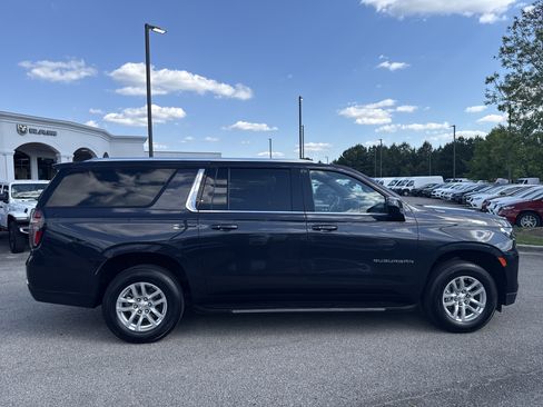 Used 2024 Chevrolet Suburban LT AWD/4WD image 8