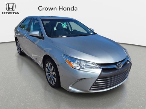 Used 2017 Toyota Camry XLE w/ Moonroof Package FWD image 9