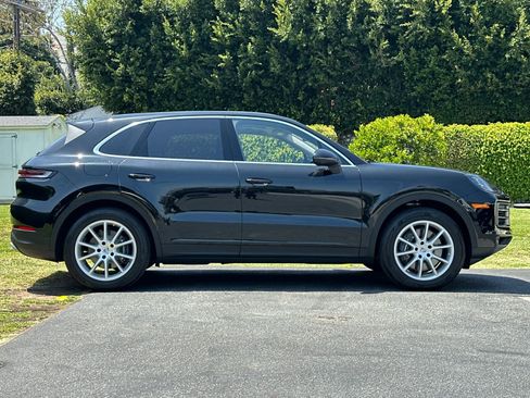 Certified 2025 Porsche Cayenne AWD/4WD image 9