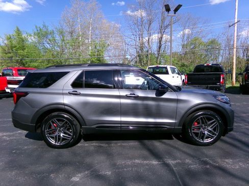 Used 2025 Ford Explorer ST AWD/4WD image 10