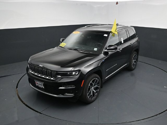 Used 2022 Jeep Grand Cherokee Summit AWD/4WD image 59