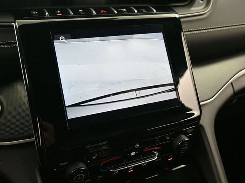 Used 2025 Jeep Grand Cherokee Altitude RWD image 37