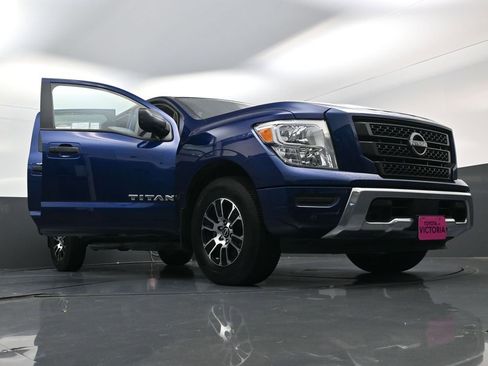Used 2023 Nissan Titan SV w/ SV Convenience Package RWD image 17