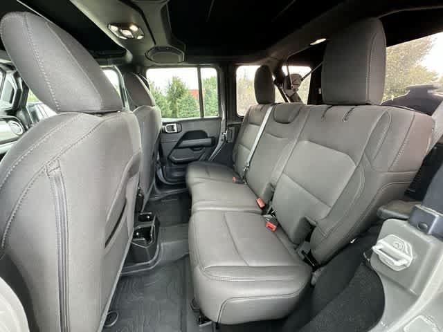 Used 2022 Jeep Wrangler Unlimited Sahara w/ LED Lighting Group AWD/4WD image 18
