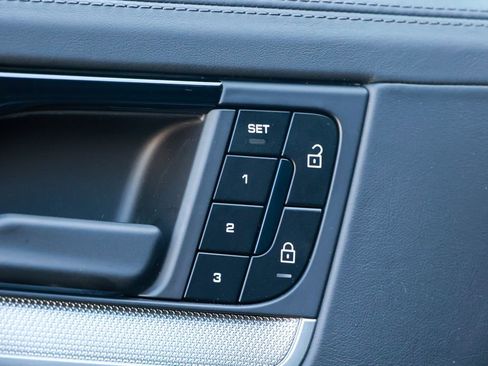 Certified 2025 Porsche Cayenne E-Hybrid Coupe image 26