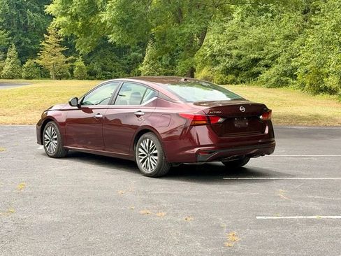 Used 2024 Nissan Altima 2.5 SV FWD image 5
