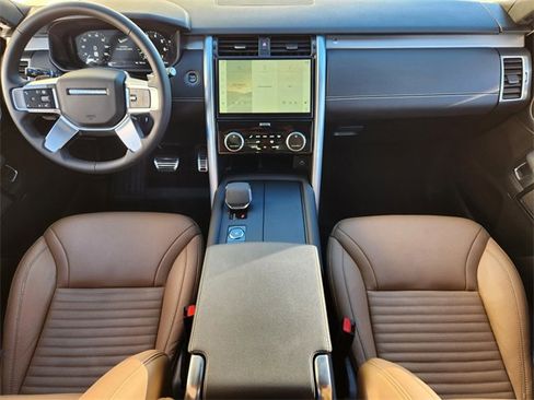 Used 2024 Land Rover Discovery Dynamic SE image 25