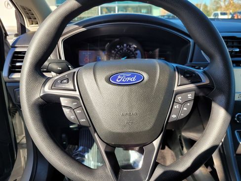 Used 2018 Ford Fusion SE w/ Fusion SE Technology Package image 34