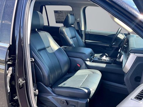 Used 2024 Ford Expedition XLT RWD image 7
