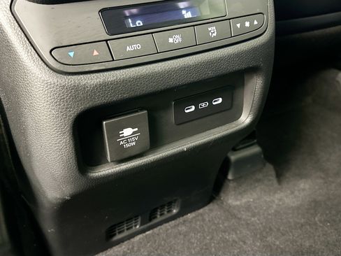 Used 2025 Honda Pilot TrailSport image 33