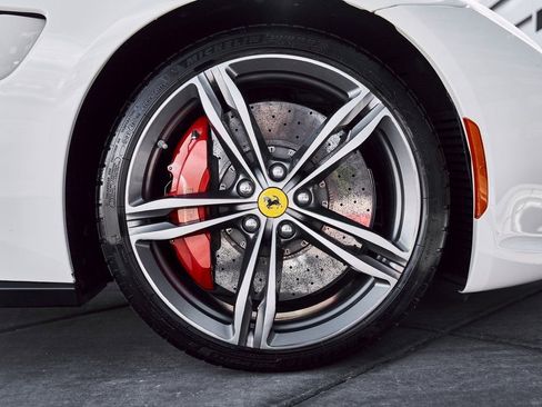 Used 2019 Ferrari GTC4Lusso image 27