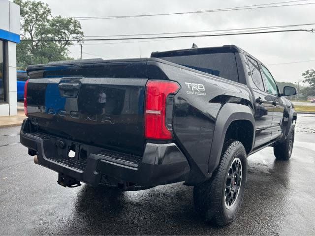 Used 2025 Toyota Tacoma TRD Off-Road AWD/4WD image 9