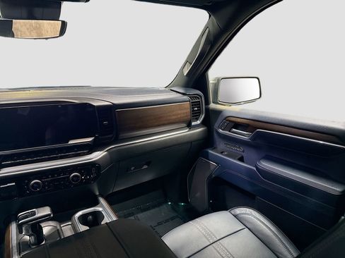 Used 2024 Chevrolet Silverado 1500 High Country w/ Technology Package image 27