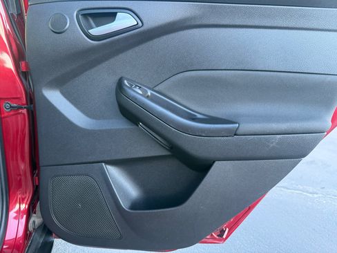 Used 2015 Ford Focus Titanium w/ Titanium Technology Package FWD image 27
