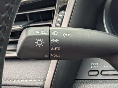 Used 2020 Toyota Camry SE image 12