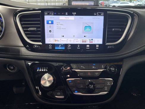 Used 2025 Chrysler Pacifica Select FWD image 17