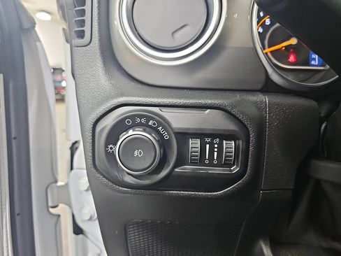 Used 2021 Jeep Wrangler Unlimited Sahara w/ Dual Top Group AWD/4WD image 30