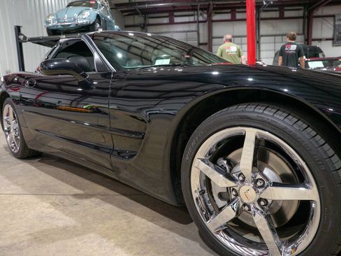 Used 1998 Chevrolet Corvette Coupe w/ Memory Pkg RWD image 31