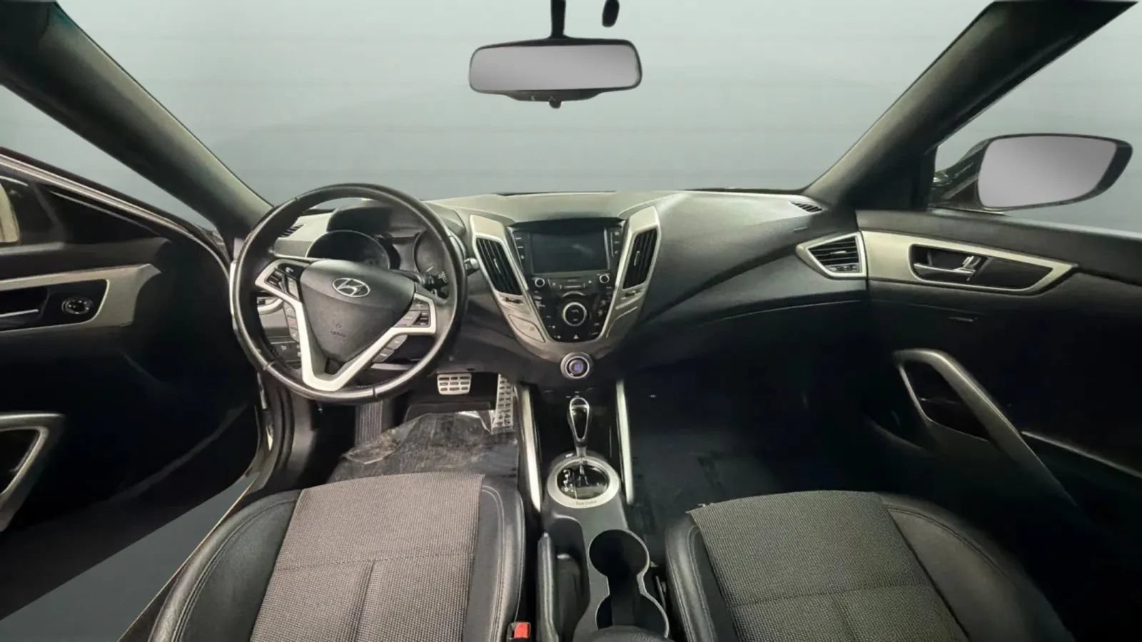 Used 2016 Hyundai Veloster w/ Option Group 03 FWD image 9