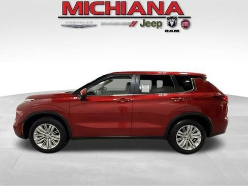 Used 2024 Mitsubishi Outlander ES FWD image 1