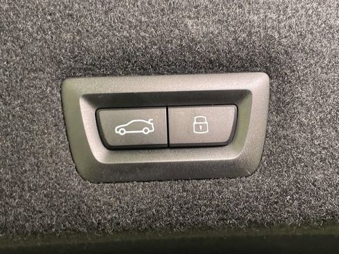 Used 2023 BMW 740i w/ Parking Assistance Package RWD image 16