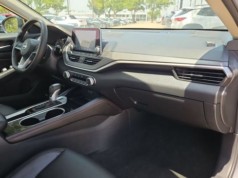 Used 2025 Nissan Altima 2.5 SR FWD image 32