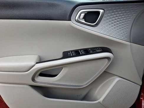 Certified 2022 Kia Soul LX image 12