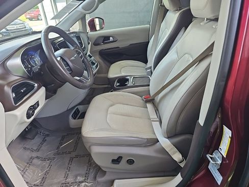 Used 2017 Chrysler Pacifica Touring-L Plus w/ Tire & Wheel Group FWD image 31