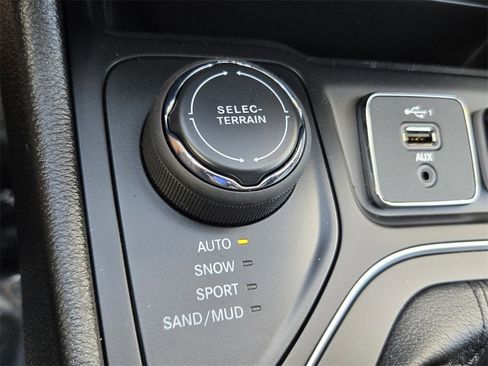 Used 2021 Jeep Cherokee Latitude Lux image 24