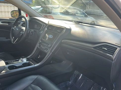 Used 2017 Ford Fusion SE w/ Fusion SE Technology Package AWD/4WD image 22